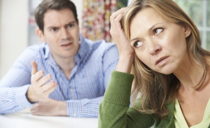 जानिए क्यों करने लगते हैं पति अपनी पत्नी पर शक