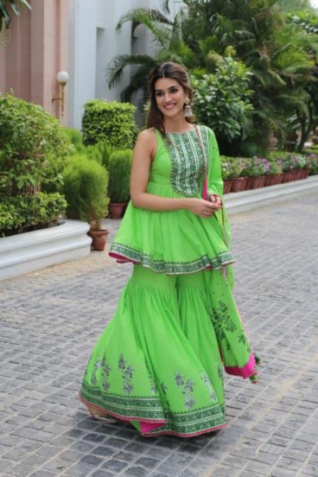 Try this Kriti Sanon's trendy look on the occasion of Rakshabandhan