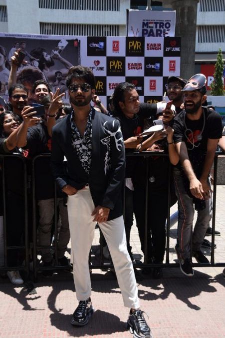 For Classy Look, Boys Could Follow these looks of Shahid Kapoor
