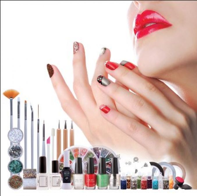 You must have these kits to do nail art at home
