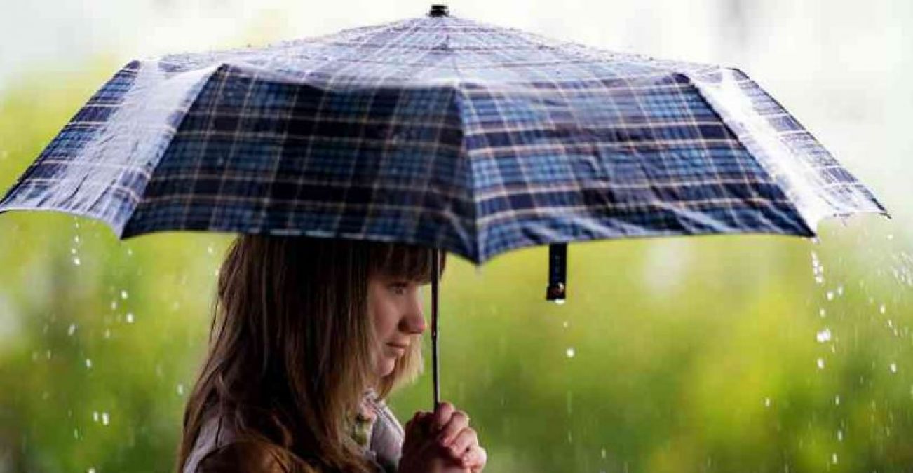 If you're going shopping in the monsoon, then keep these things in mind