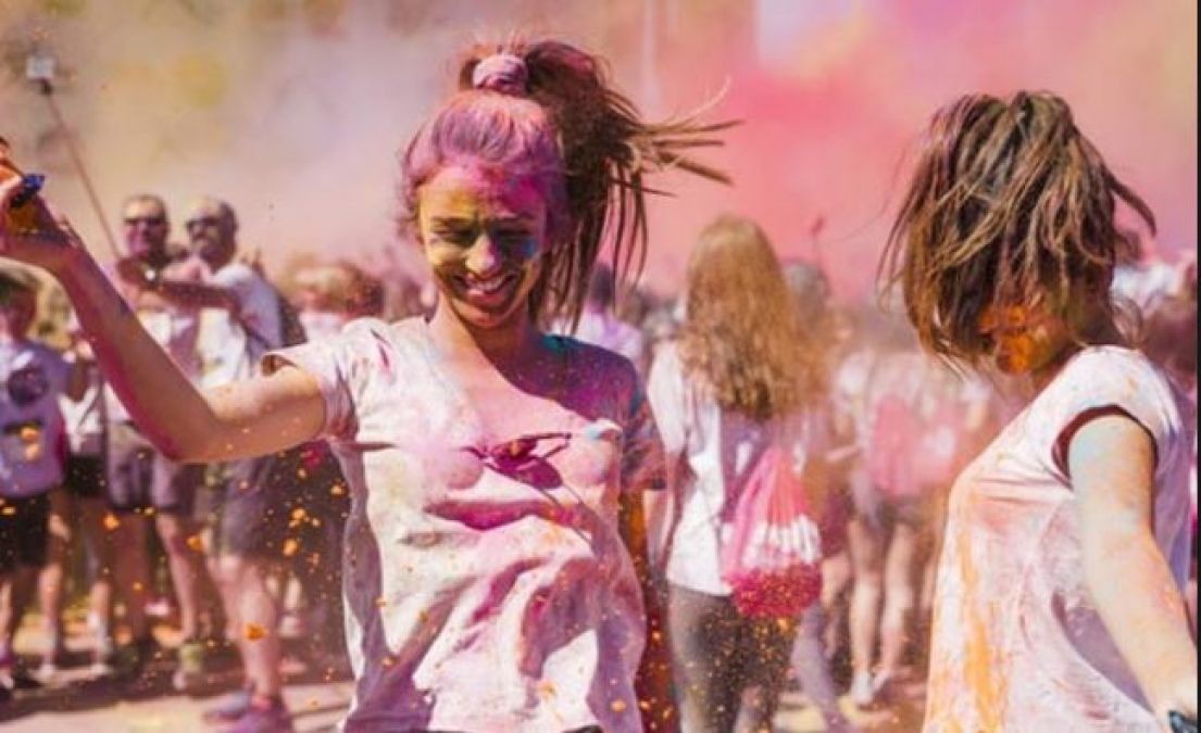 After Holi, get rid of colour in clothes with these 6 easy tips