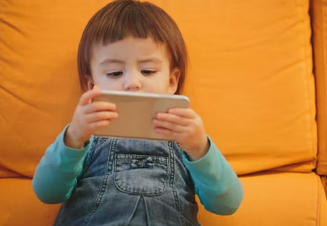 Study Reveals How to Keep Your Child Away from Smartphones