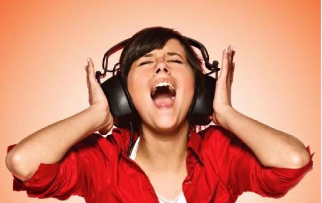 तेज आवाज में म्यूजिक सुनने वाले हो जाएं सावधान!, Study में हुआ चौंकाने वाला खुलासा