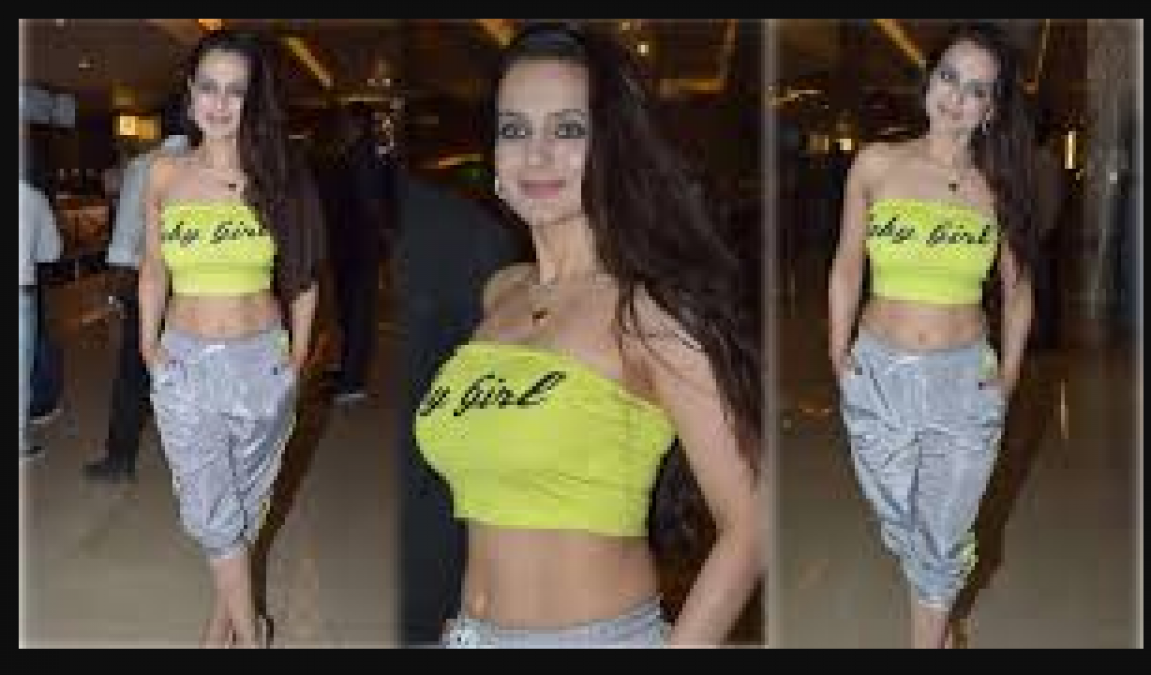 Different style of wearing this tube top is in trend, you can compete with Bollywood diva!