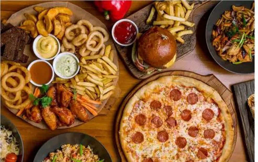 नूडल्स, पिज्जा, पास्ता, बर्गर खाने से हो सकता है कैंसर!