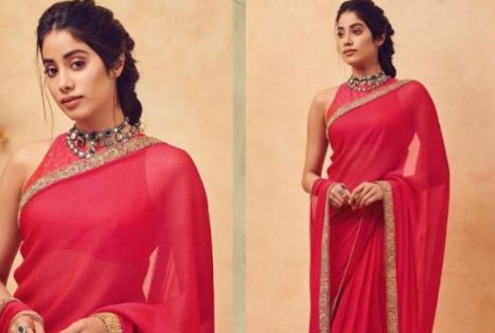 This festive season, learn saree draping from Janhvi Kapoor