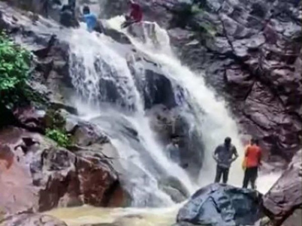 Miracle after 30 years, suddenly a dry waterfall started flowing