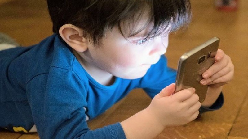 How to Address Children's Mobile Addiction Without Scolding or Hitting