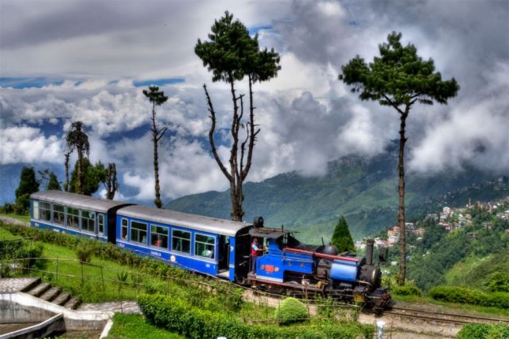 इस ट्रैन से करें हसींन वादियों का सफर