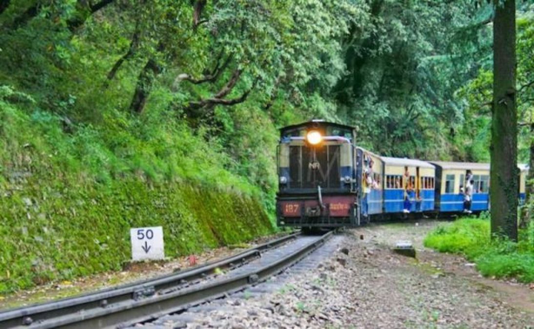 Visit beautiful places through this Toy Train