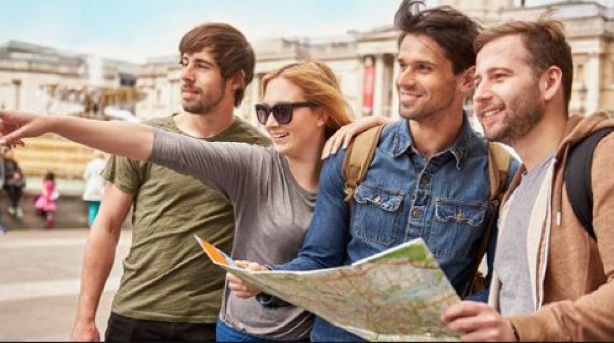 Keep these tips in mind while  traveling with friends