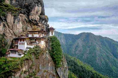 विदेश में घूमने जाना है तो 'भूटान' से बेहतर और सस्ता कुछ नहीं हो सकता