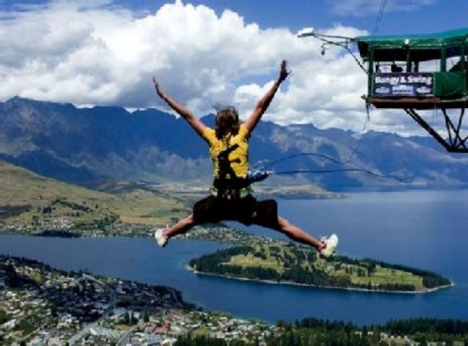 Not just the extreme adventure but the natural beauty is also rich in Queenstown