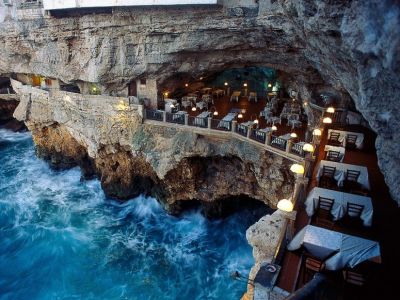 जानिए समुद्र की गुफा के बीच बने खूबसूरत रेस्टोरेंट के बारे में