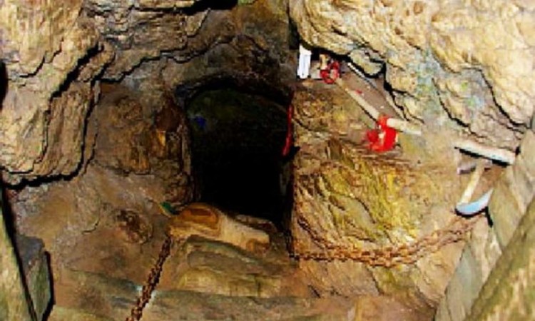 पाताल भैरव गुफा में छुपा है दुनिया के खत्म होने का राज