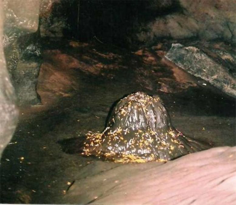Know about this mysterious ancient Patal Bhuvneshwar cave in Uttarakhand