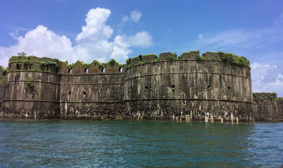 जरूर घूमने जाए भारत के वो किले जहां से देखा जा सकता है समुद्र का आकर्षक नजारा