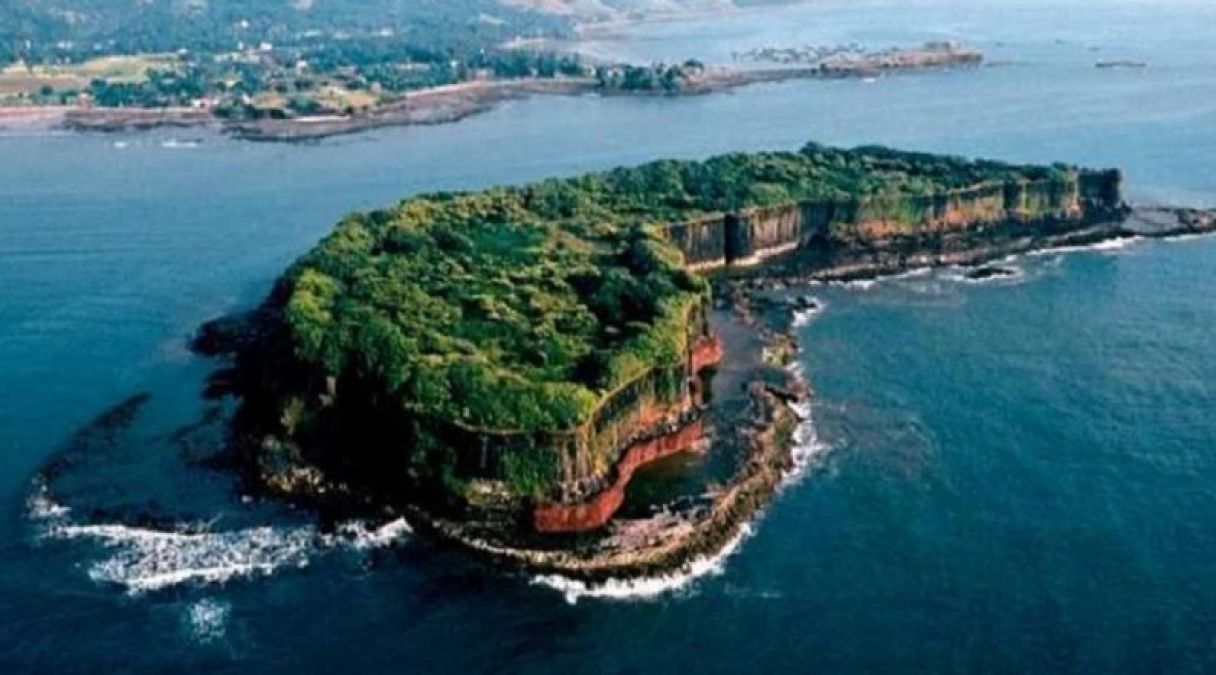 Must visit those forts of India from where one can see the attractive view of sea