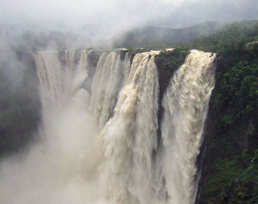 It's a different experience to see waterfalls in monsoons and have fun, visit these places