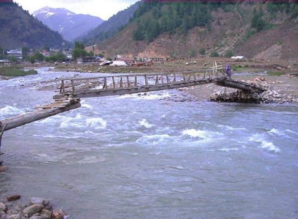 पाकिस्तान में मौजूद है दुनिया का सबसे खतरनाक ब्रिज