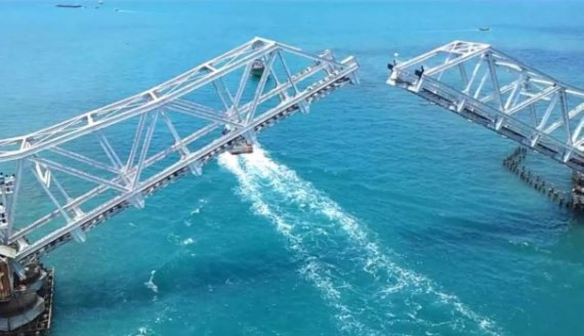 This bridge is built between the sea, will make your trip memorable forever