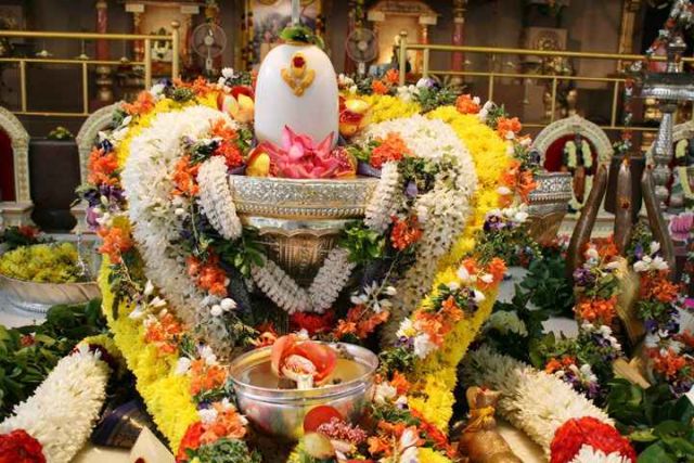 भगवान शिव को प्रसन्न करने के लिए किया जाता है 16 सोमवार का व्रत