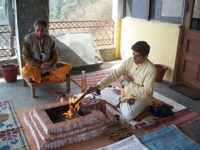 क्यों किया जाता है हर शुभ कार्य में दाये हाथ का प्रयोग