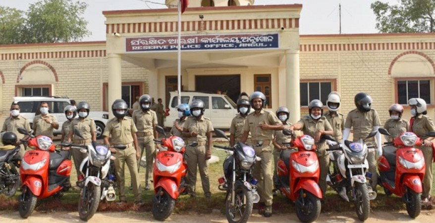 Odisha: 86th Odisha Police Foundation Day and Utkal Diwas, ‘pink patrol’ in Angul town.