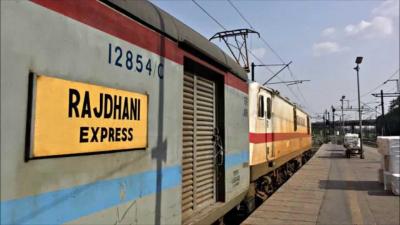 Railway’s shocking news, Rajdhani Express left behind two bogies and rolled ahead