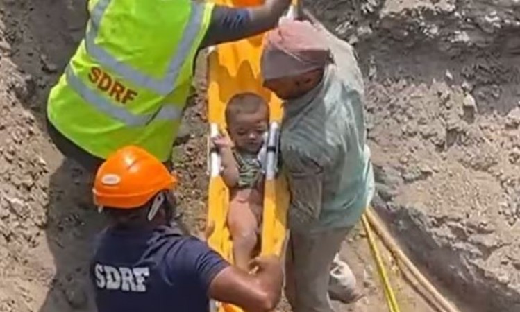 20 घंटे की मशक्कत के बाद बोरवेल से सुरक्षित निकाला गया 2 साल का बच्चा