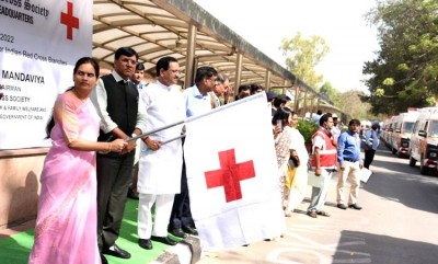 स्वास्थ्य मंत्री मंडाविया ने 33 इंडियन रेड क्रॉस सोसाइटी एम्बुलेंस को हरी झंडी दिखाई