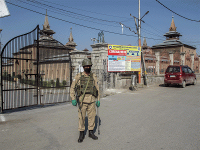 कश्मीर में फिर हुआ आतंकी हमला, एक जवान शहीद, आतंकवादी निसार अहमद गिरफ्तार