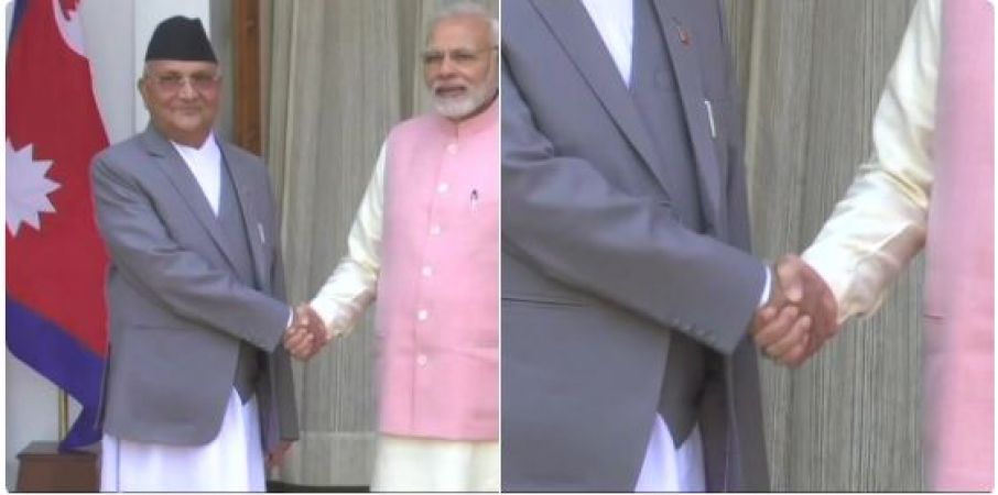 Prime Minister Narendra Modi meets Nepal PM KP Oli