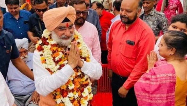 Former Diplomat Taranjit Singh Sandhu Faces Farmer Protest in Amritsar