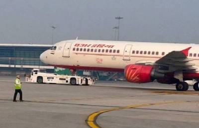 एयर इंडिया एक्सप्रेस के विमान में आग की चेतावनी के बाद कोझिकोड हवाई अड्डे पर की गई आपात लैंडिंग