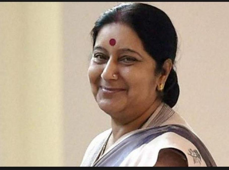 EAM Sushma Swaraj wins billions  of Indian Heart by her tweet ‘Hum Hai Na’