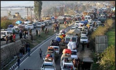 Jammu- Srinagar National Highway close, over 3000 vehicles stranded