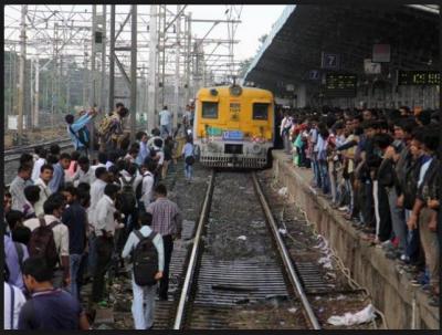 A horrific incident took place in most busiest Mumbai Kurla Railway Station…