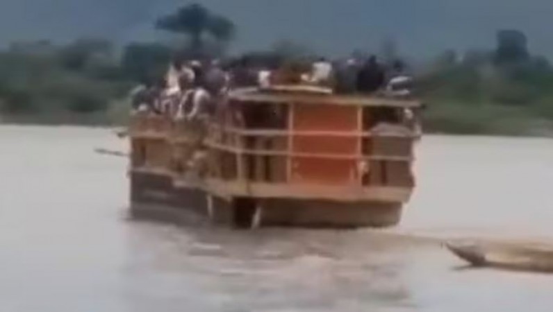 बांगुई में नाव डूबने से 50 लोगों की मौत