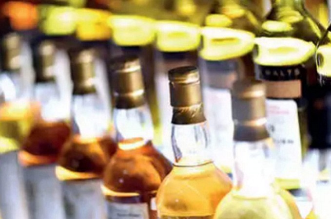 Kerala: Liquor vends are closed due to COVID, State mulls home delivery of premium brands