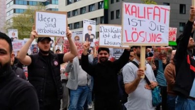 जर्मनी भी नफरती हो गया ? खिलाफत और शरिया लागू करने की मांग लेकर सड़कों पर उतरे सैकड़ों इस्लामवादी
