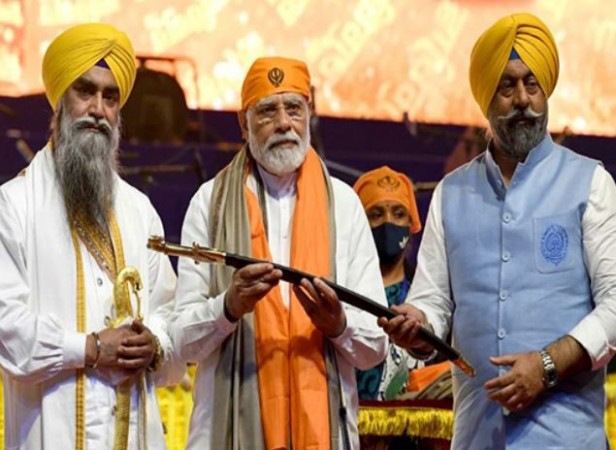 Prime Minister Modi Pays Tribute to Guru Tegh Bahadur on His Birth Anniversary