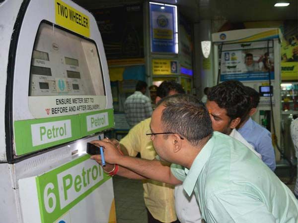 Uttar Pradesh: FIR registered against seven petrol pumps for using cheating chips
