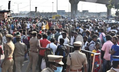 4 लाख लोग लौटे बेंगलुरु, बस स्टैंड पर 2 लाख लोग अभी भी कर रहे इंतजार