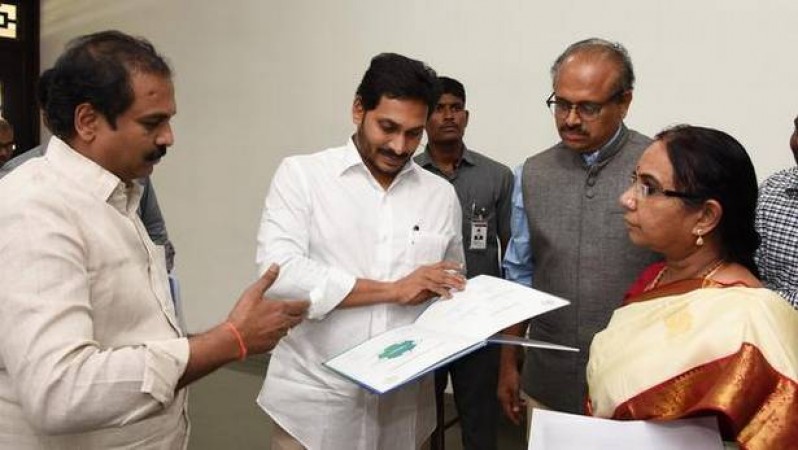 AP CM Jagan Mohan conducted review meeting on Covid, disclose planning