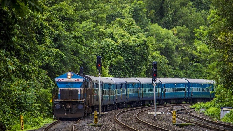 राजस्थान को असम से जोड़ने वाली तीन ट्रेनों के रूट डायवर्ट करेगा रेलवे