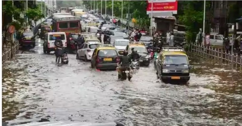 #MumbaiRains: Heavy Rains and Strong Winds, IMD Warns of Yellow Alert