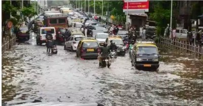 #MumbaiRains: Heavy Rains and Strong Winds, IMD Warns of Yellow Alert