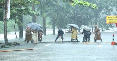 Heavy Rains wet Kerela creating orange alert all over the state
